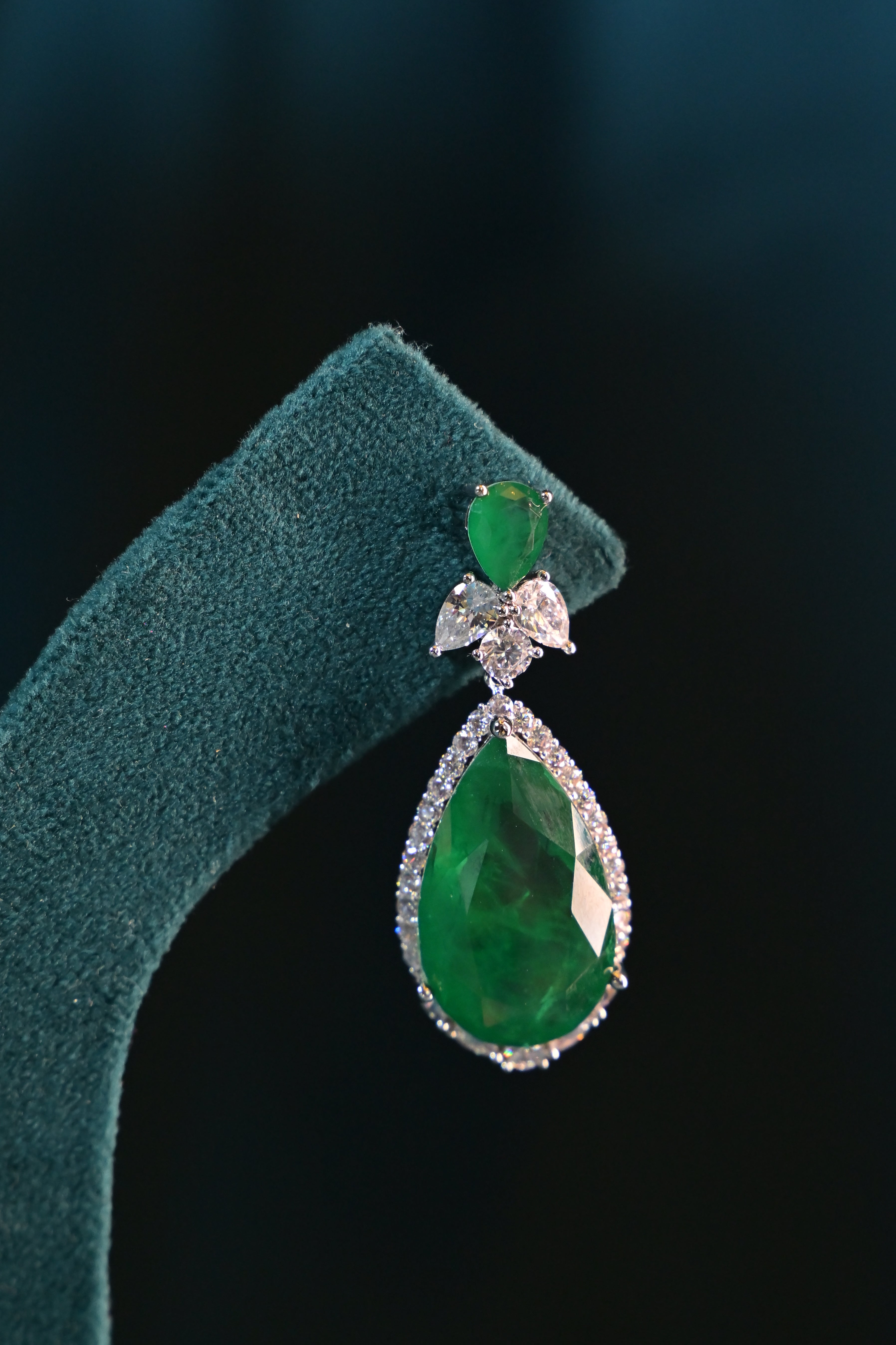 Regal Emerald Crystal Necklace Set