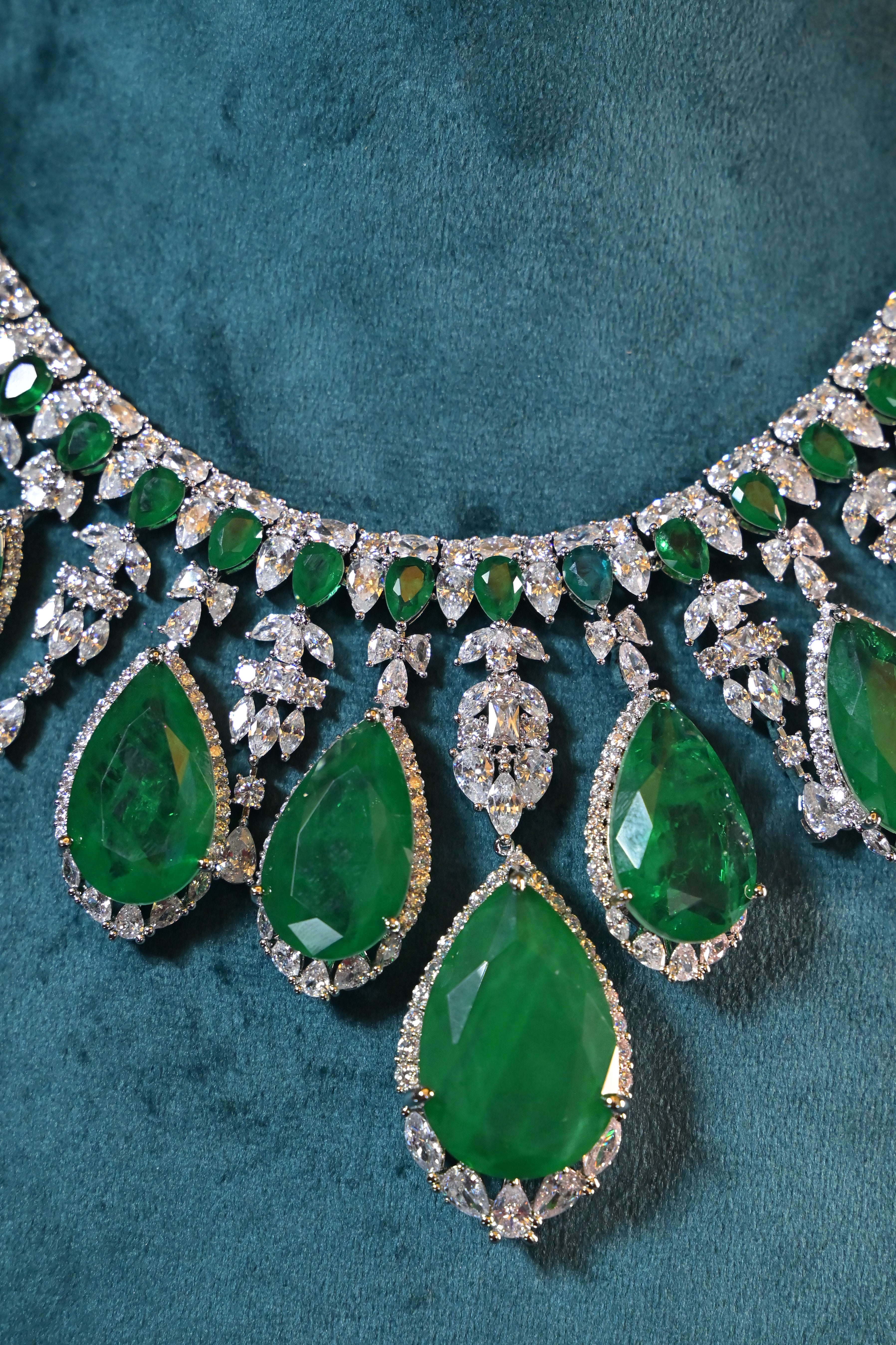 Regal Emerald Crystal Necklace Set
