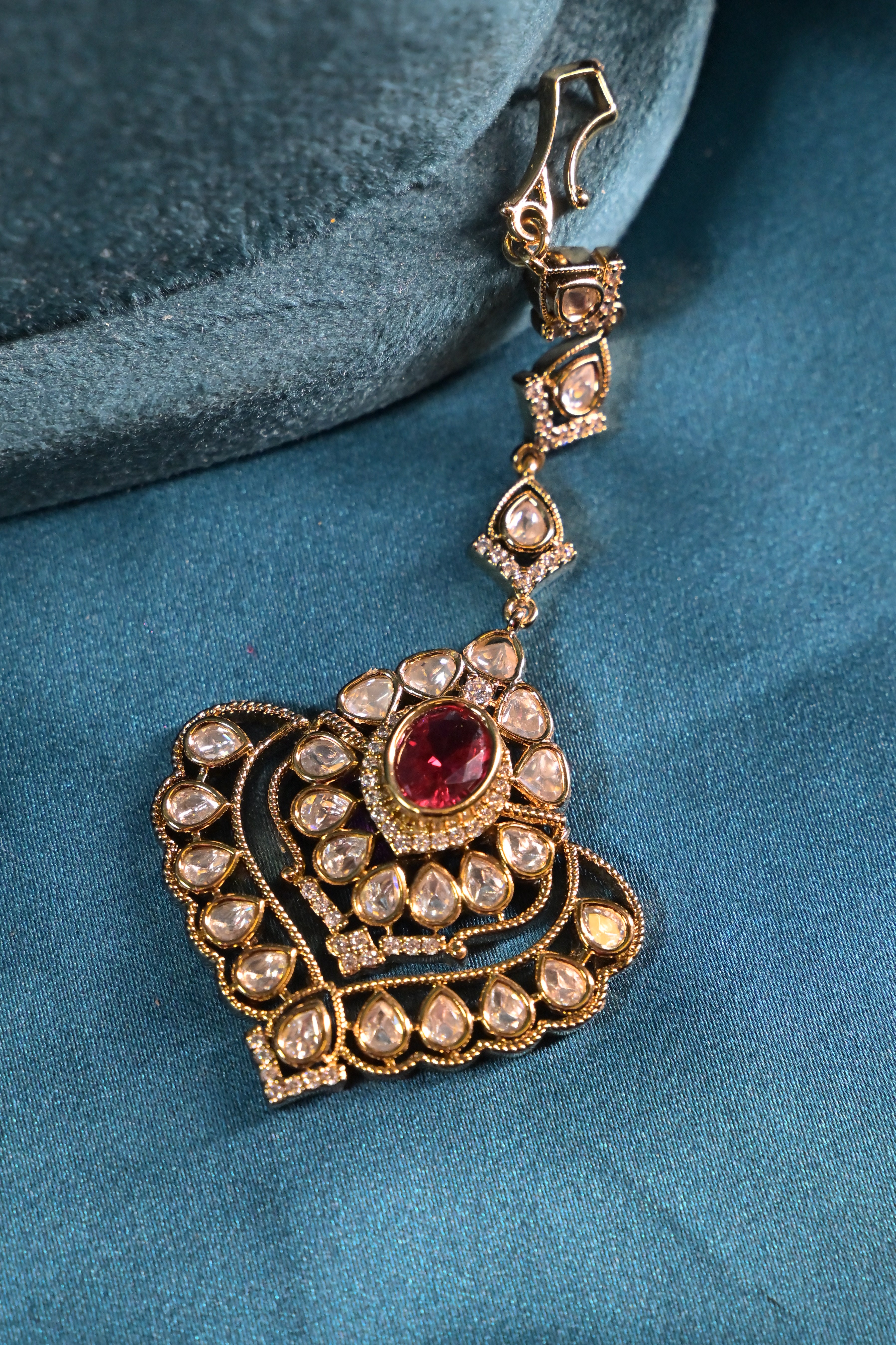 Meher Noor Moorland Choker Set