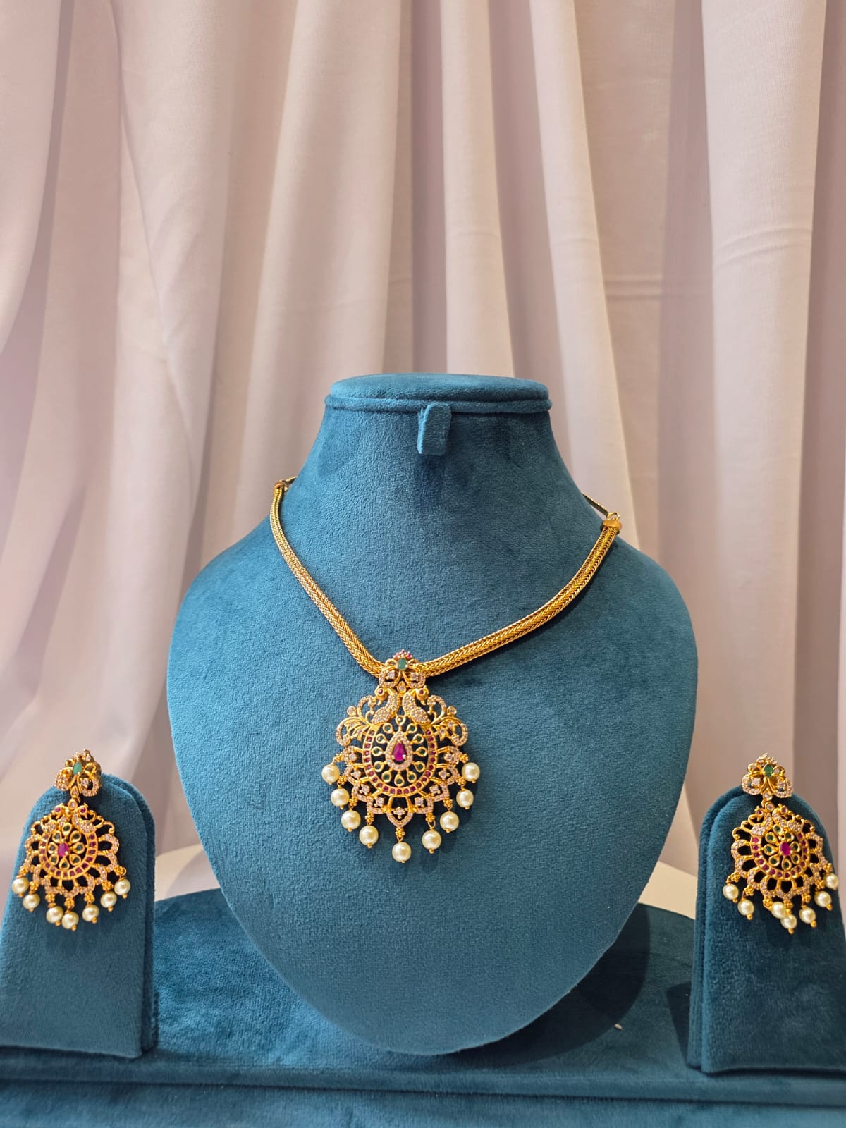 Riwaayat Pearl peacock Pendant Set